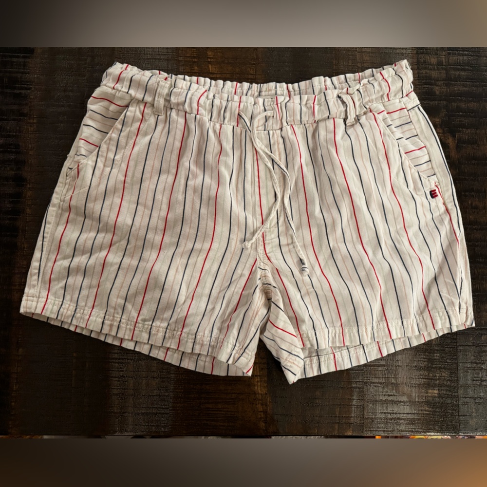🎀 Womens Shorts White with Vertical Stripes EV1 Brand Size Medium